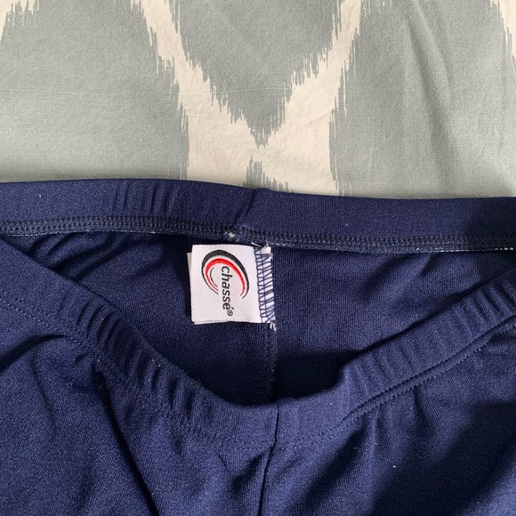 Cheerleading basics: shirt shorts and bow - Picture 6 of 8